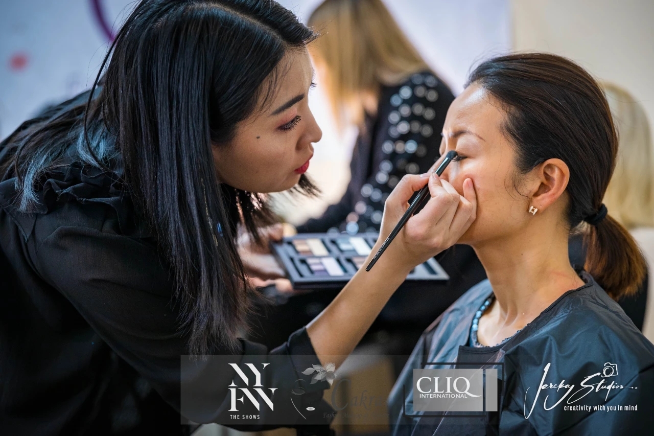 女创咖啡厅 | 女创大使林芬:用勇气诠释女性独立,从“枪林弹雨”到美业彩妆,始终拥抱创新创业