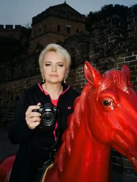 Galloping horse with fireworks video prompt