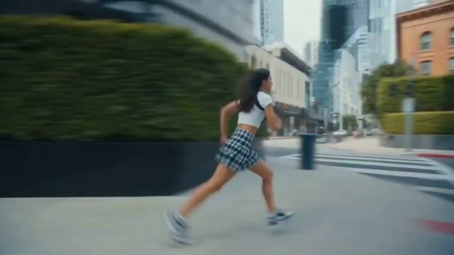 Hyper-Dynamic Urban Streetwear Video Prompt